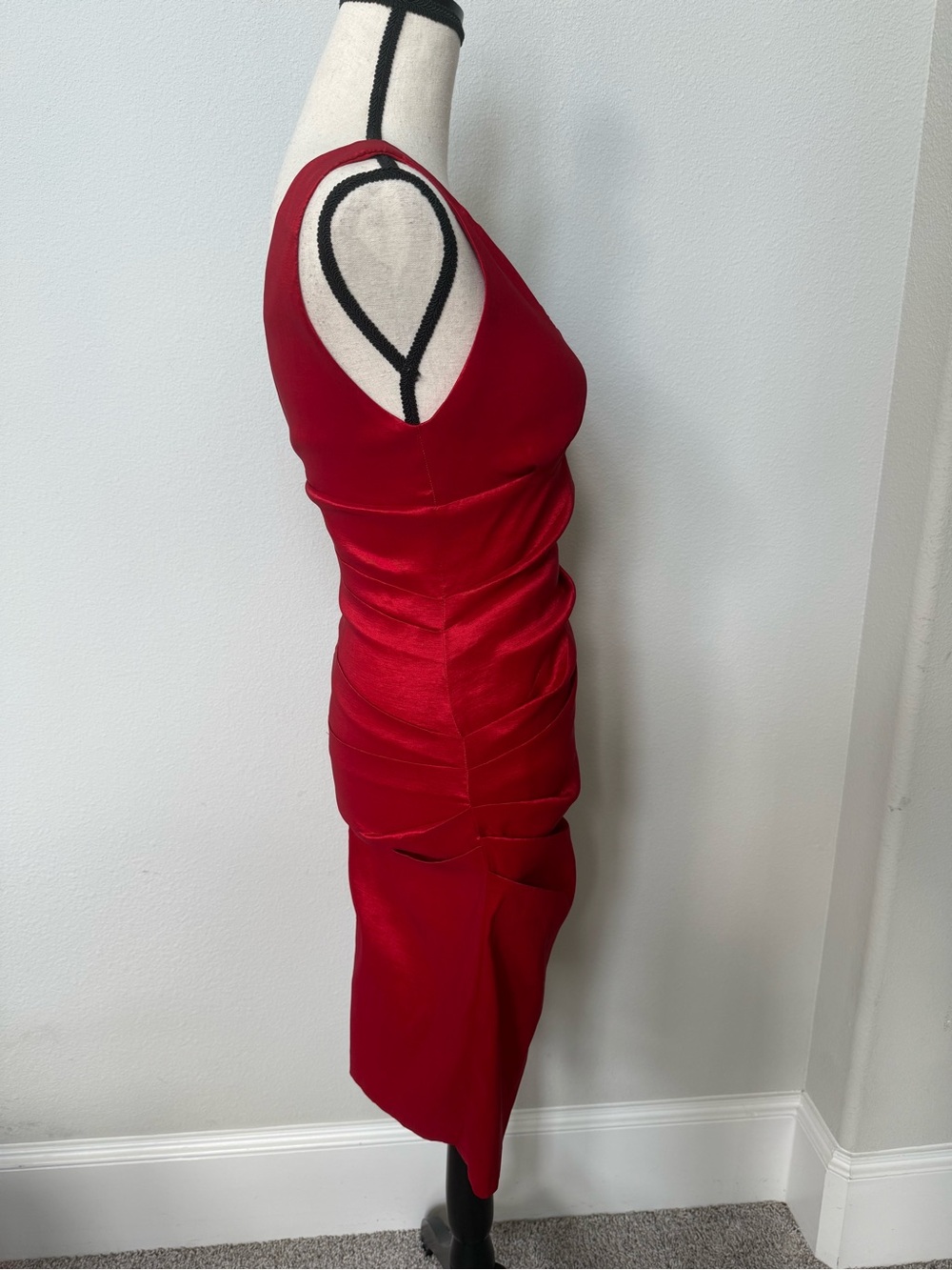 Cache Red V-Neck Sleeveless Satin Bodycon Dress - Picture 6 of 12